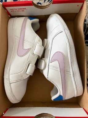 Nike Kids White Sneakers with Light Pink Swoosh and Blue Heel Tab